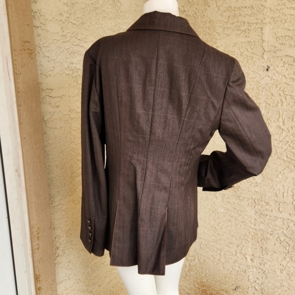 🥰🥰🥰🥰VINTAGE CHANEL BLAZERS 🤪🤪LOTS OF CC BUTTONS😛😛 - Picture 5 of 16